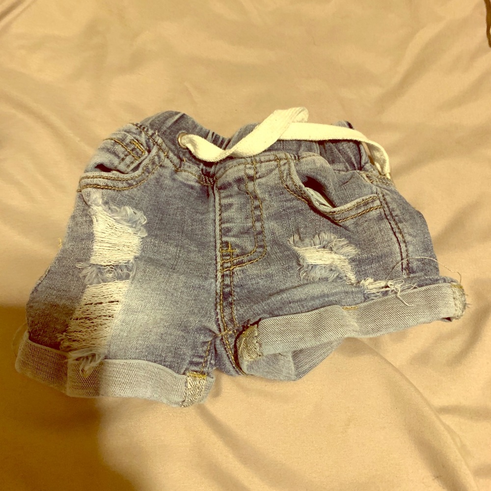 Little bipsy distressed denim shorts